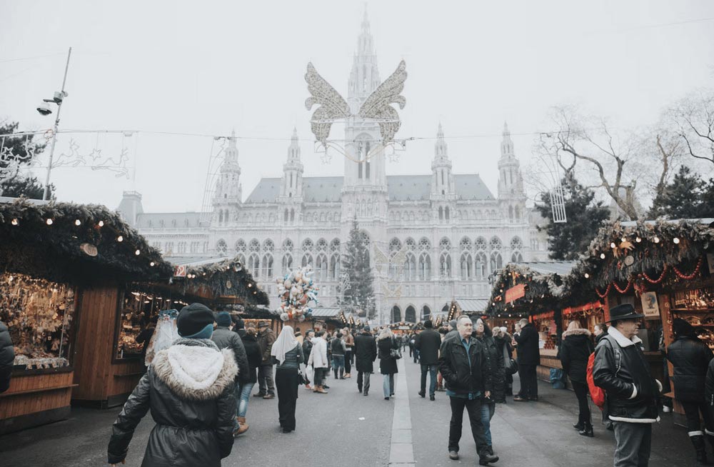 Rathausplatz Christmas markets - Weihnachtsmarkt in Vienna