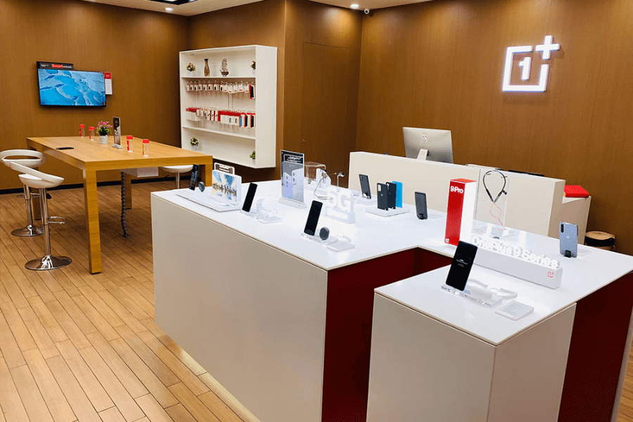 are there any oneplus experience stores in the u.s.