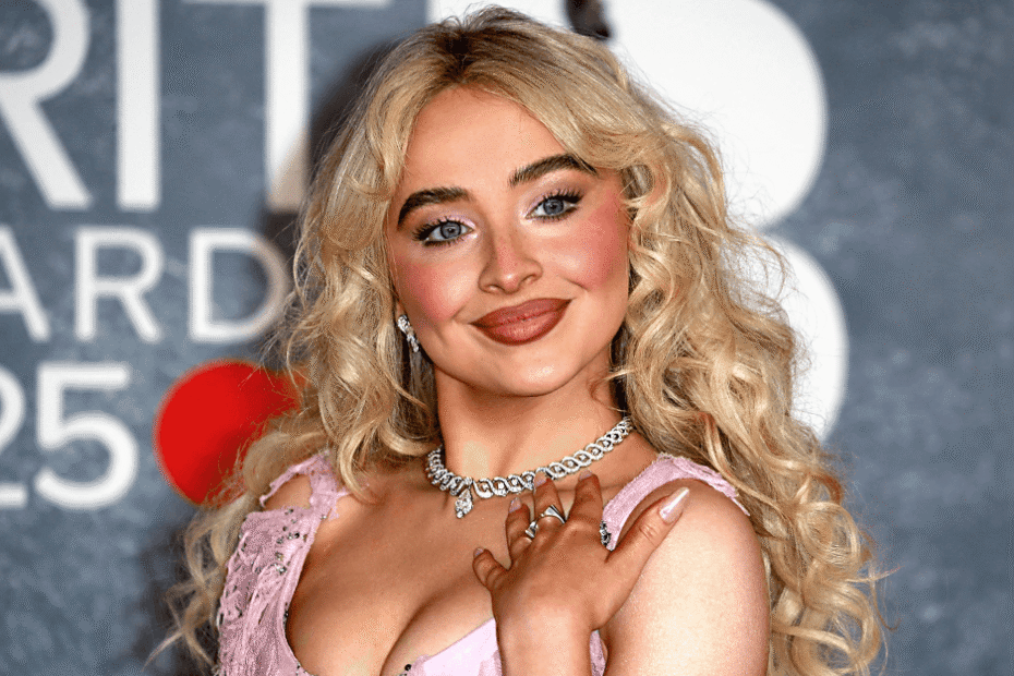 who is sabrina carpenter signed to