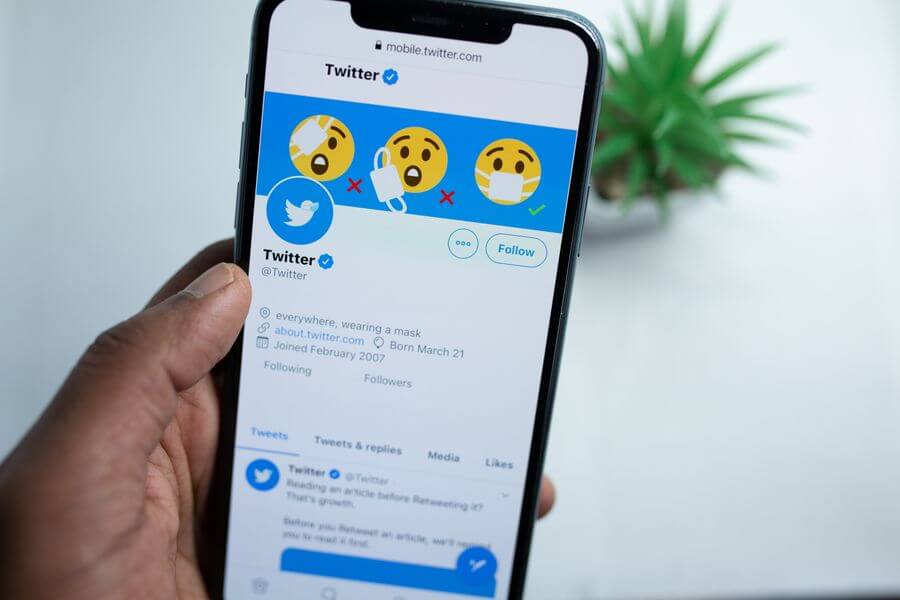 retrieve deleted tweets