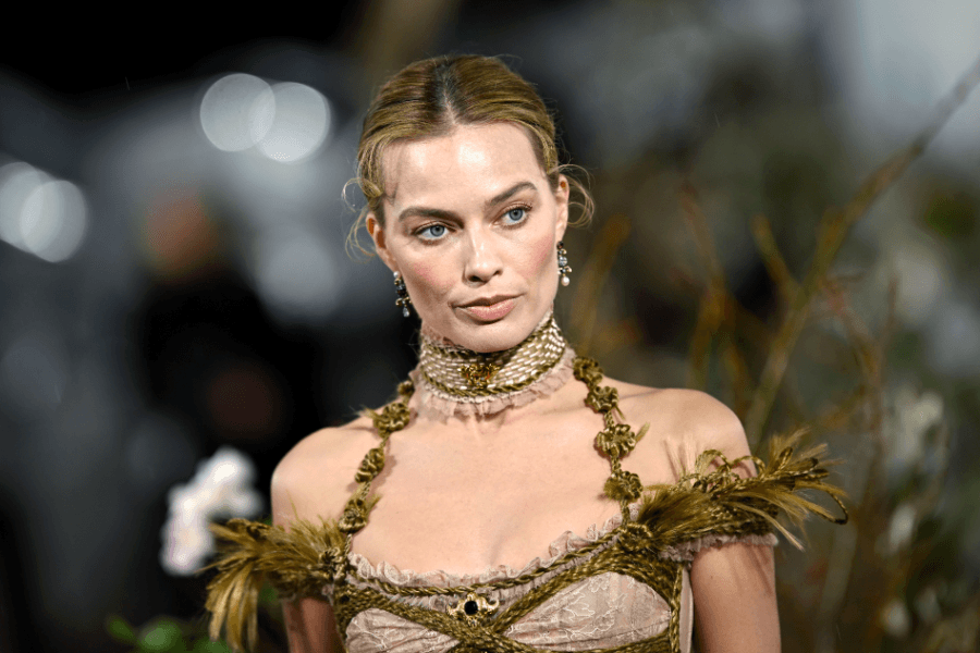 margot-robbie-wuthering-heights-press-outfits